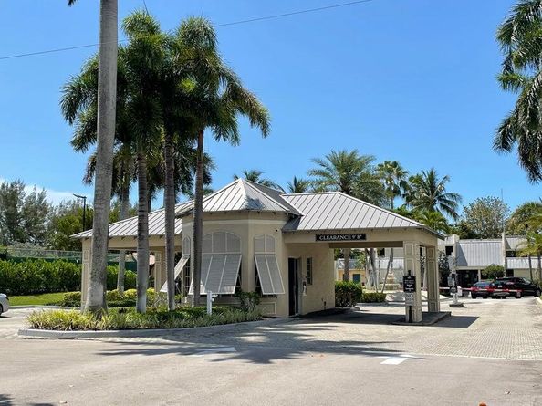 22 Royal Palm 5040 Way 504, Boca Raton FL 33432