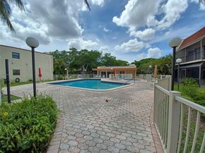 301 N Pine Island Rd 216, Plantation FL 33324