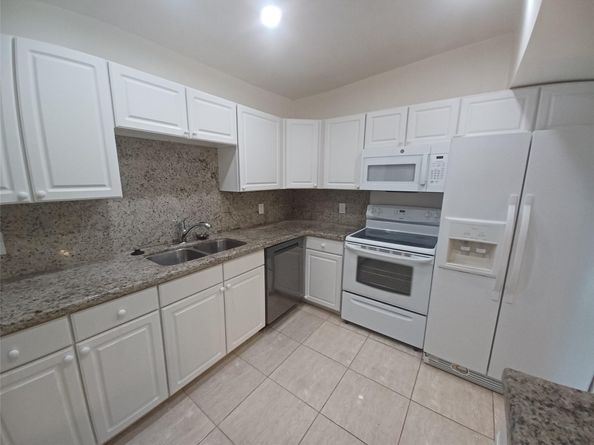 301 N Pine Island Rd 216, Plantation FL 33324
