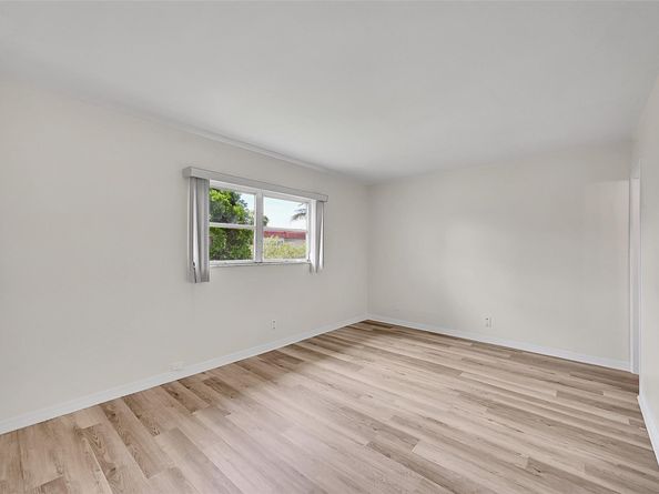 23 Abbey Ln 202, Delray Beach FL 33446