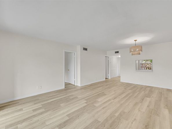 23 Abbey Ln 202, Delray Beach FL 33446