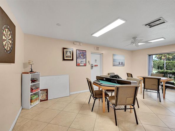23 Abbey Ln 202, Delray Beach FL 33446