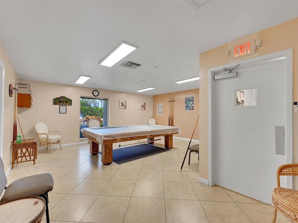 23 Abbey Ln 202, Delray Beach FL 33446