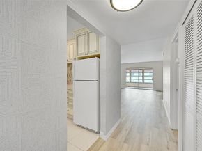 23 Abbey Ln 202, Delray Beach FL 33446