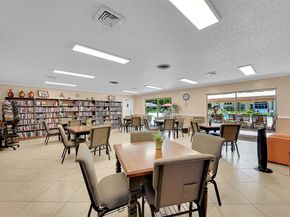 23 Abbey Ln 202, Delray Beach FL 33446