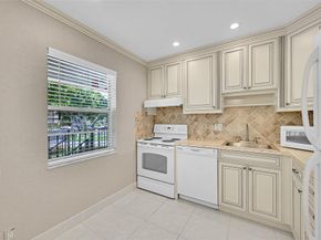 23 Abbey Ln 202, Delray Beach FL 33446
