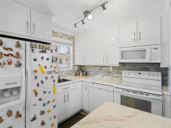 2801 N Pine Island Rd 208, Sunrise FL 33322