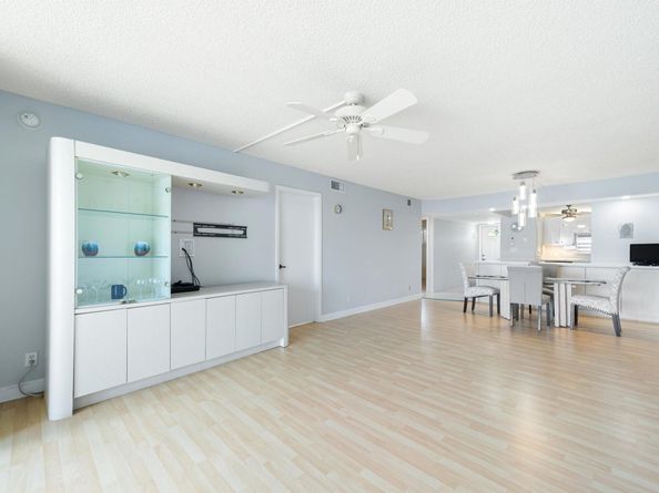 9423 S Hollybrook Lake Dr 309, Pembroke Pines FL 33025