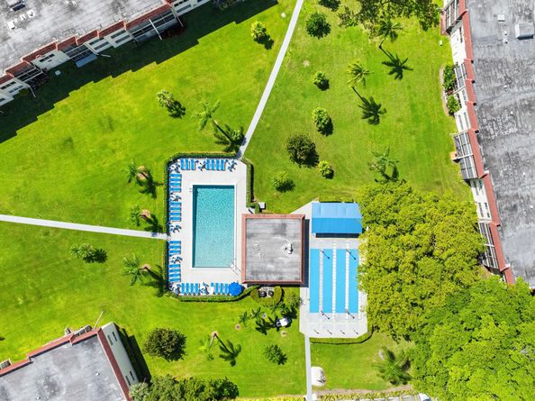 9423 S Hollybrook Lake Dr 309, Pembroke Pines FL 33025