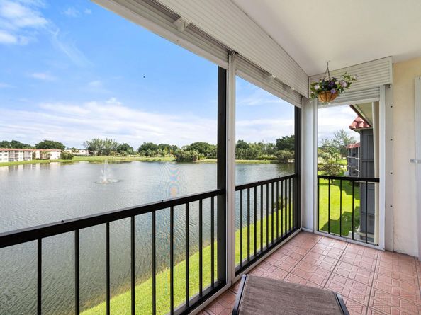 9423 S Hollybrook Lake Dr 309, Pembroke Pines FL 33025