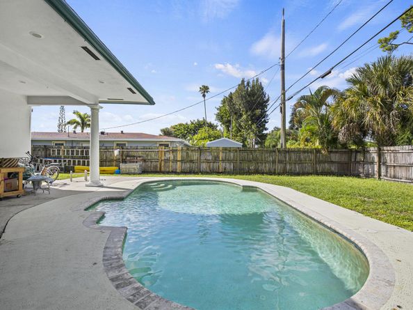 333 Masters Road, Palm Springs FL 33461