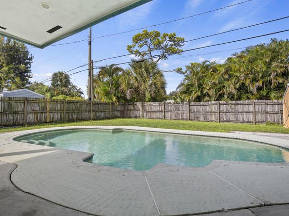 333 Masters Road, Palm Springs FL 33461