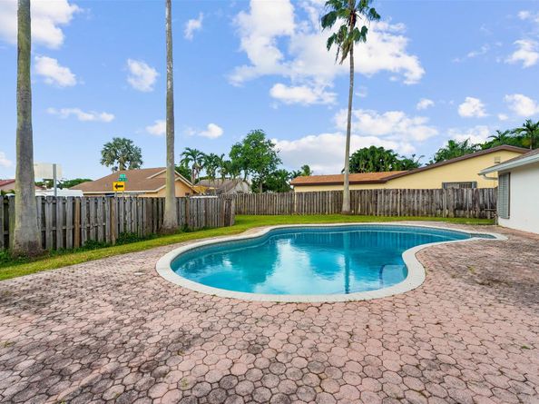 2803 NW 108th Ter, Sunrise FL 33322