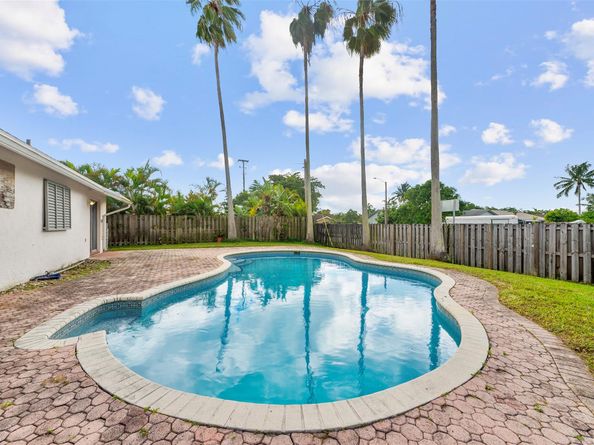 2803 NW 108th Ter, Sunrise FL 33322