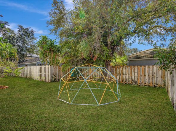 9963 NW 2nd Ct, Plantation FL 33324