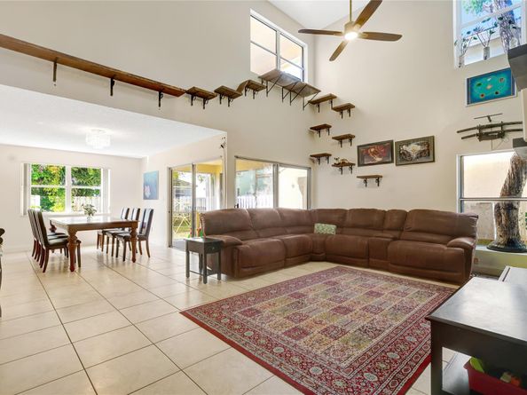 9963 NW 2nd Ct, Plantation FL 33324