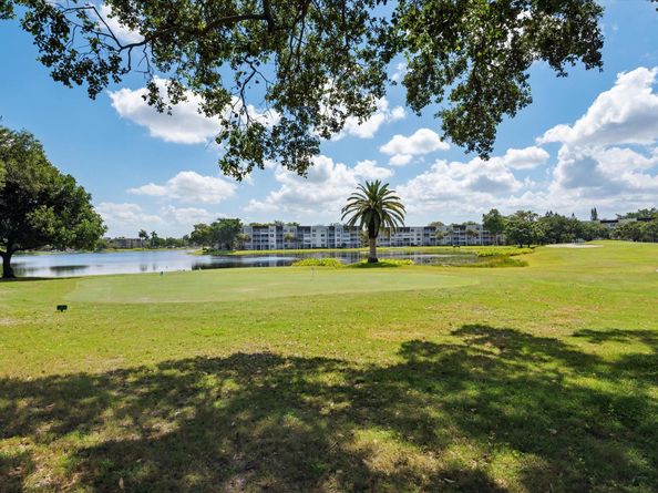 1502 Whitehall Dr 201, Davie FL 33324