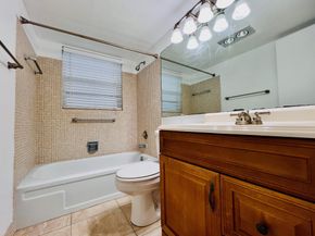 89 Canterbury D, West Palm Beach FL 33417