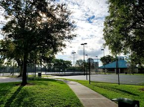 120 Royal Park Dr B4, Oakland Park FL 33309