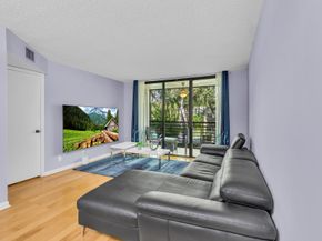 7579 NW 79th Ave 204, Tamarac FL 33321