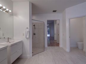 1125 E Waterside Cir, Weston FL 33327