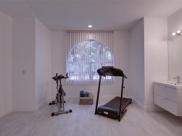 1125 E Waterside Cir, Weston FL 33327