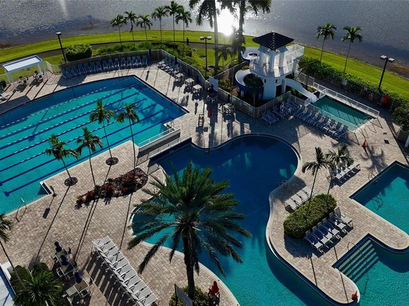 1125 E Waterside Cir, Weston FL 33327