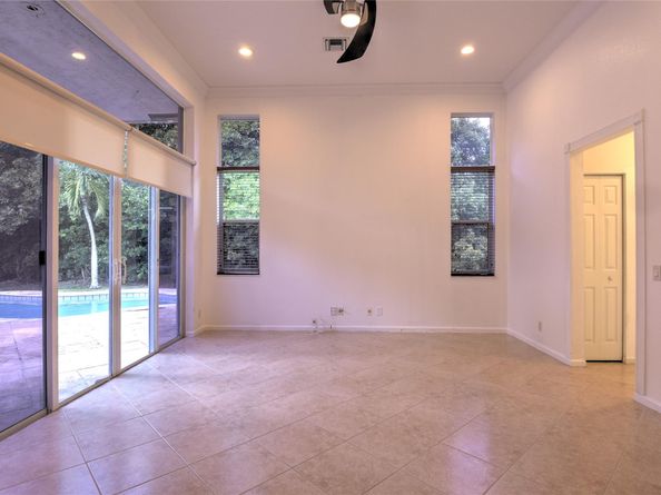 1125 E Waterside Cir, Weston FL 33327