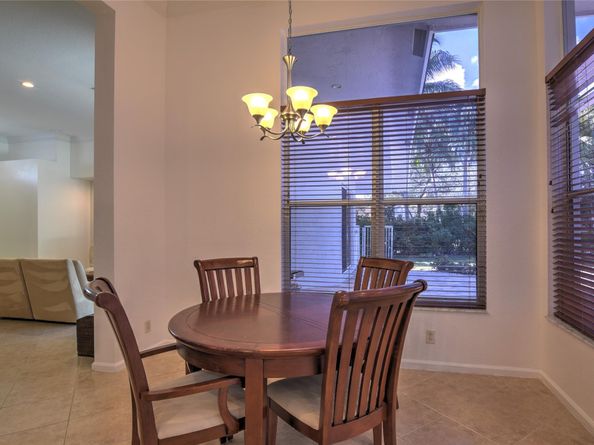 1125 E Waterside Cir, Weston FL 33327