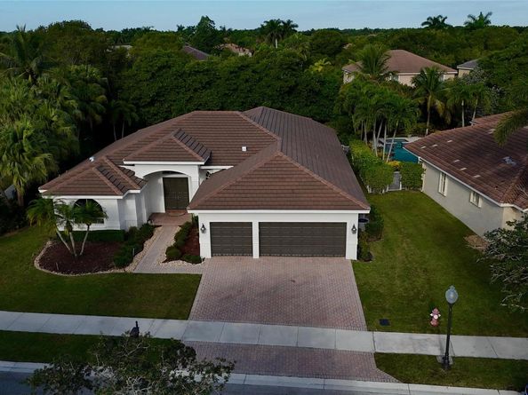 1125 E Waterside Cir, Weston FL 33327