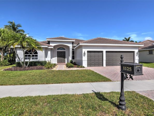 1125 E Waterside Cir, Weston FL 33327