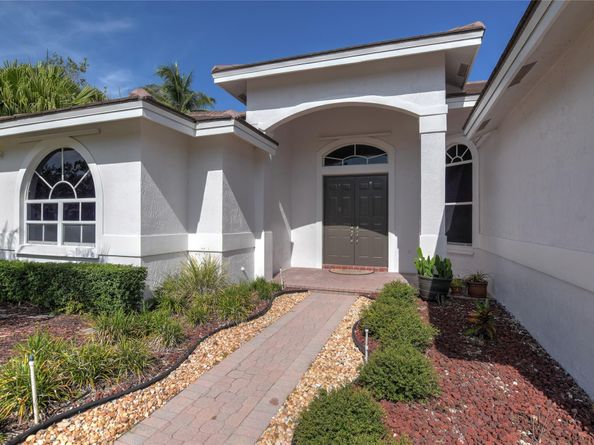 1125 E Waterside Cir, Weston FL 33327