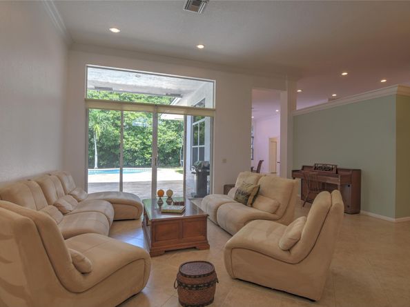 1125 E Waterside Cir, Weston FL 33327