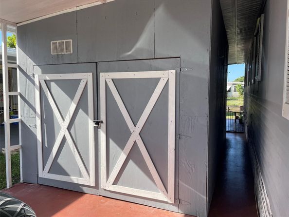 2341 SW 84th Ave, Davie FL 33324