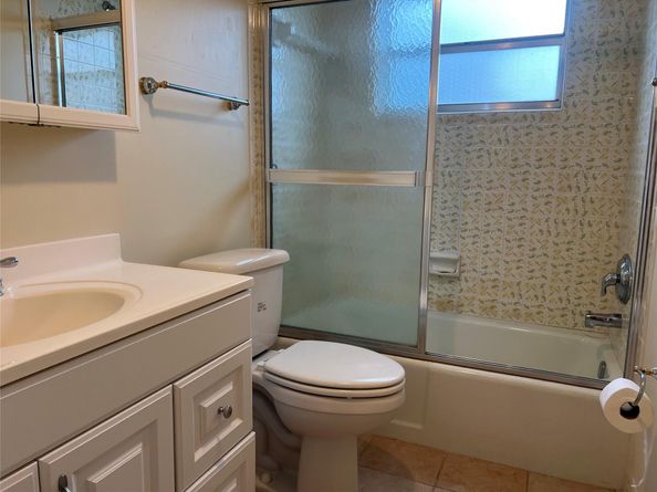 4151 NW 41st St 308, Lauderdale Lakes FL 33319