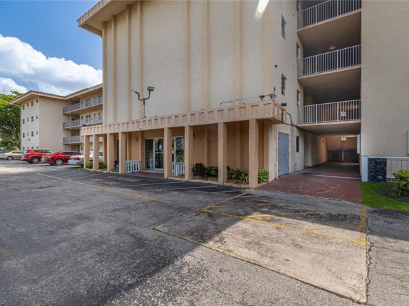 4151 NW 41st St 308, Lauderdale Lakes FL 33319
