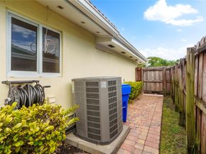 1329 SW 4th Ter, Pompano Beach FL 33060