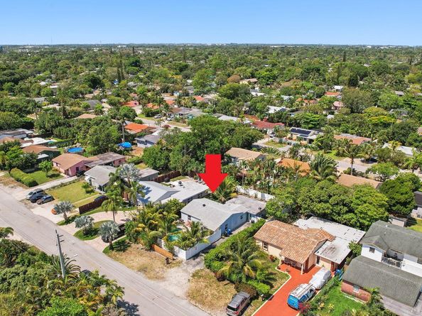 1631 N Andrews Square, Fort Lauderdale FL 33311