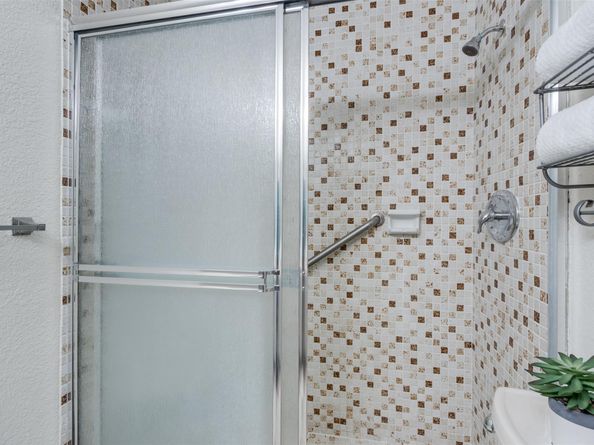 450 Briarwood Cir 2, Hollywood FL 33024