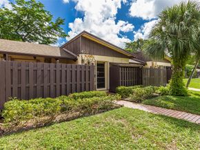 450 Briarwood Cir 2, Hollywood FL 33024
