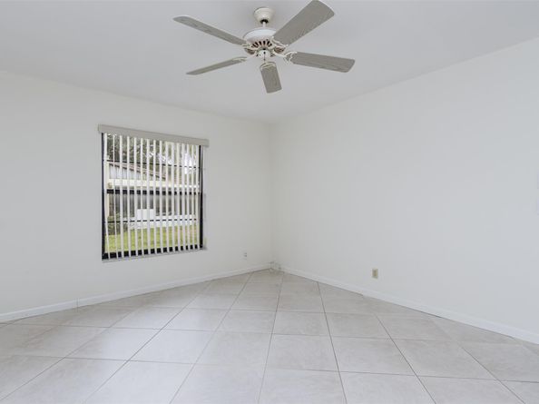 450 Briarwood Cir 2, Hollywood FL 33024