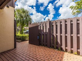 450 Briarwood Cir 2, Hollywood FL 33024