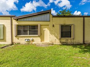 450 Briarwood Cir 2, Hollywood FL 33024