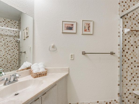 450 Briarwood Cir 2, Hollywood FL 33024