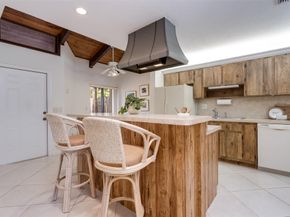 450 Briarwood Cir 2, Hollywood FL 33024