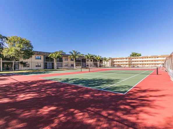 450 Briarwood Cir 2, Hollywood FL 33024