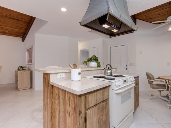 450 Briarwood Cir 2, Hollywood FL 33024