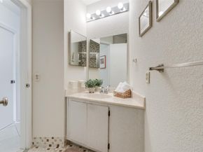 450 Briarwood Cir 2, Hollywood FL 33024