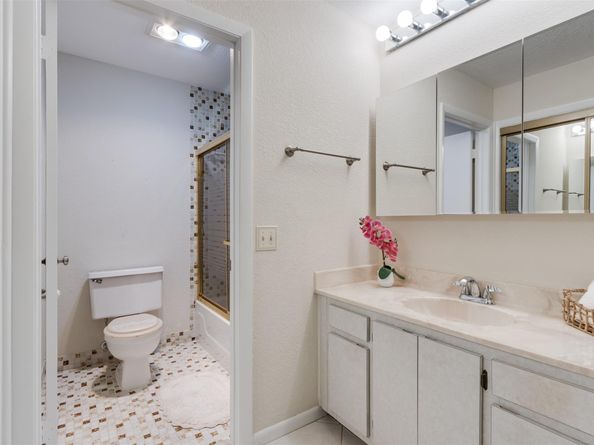 450 Briarwood Cir 2, Hollywood FL 33024