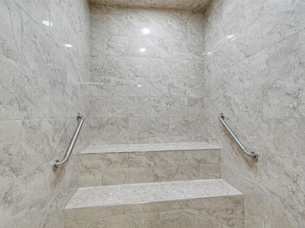 450 Briarwood Cir 2, Hollywood FL 33024